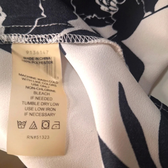 Vince Camuto sleeveless floral top SZ M - Picture 9 of 9